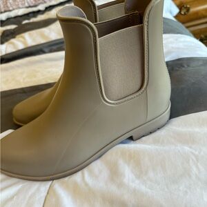 Woman’s Rain boots